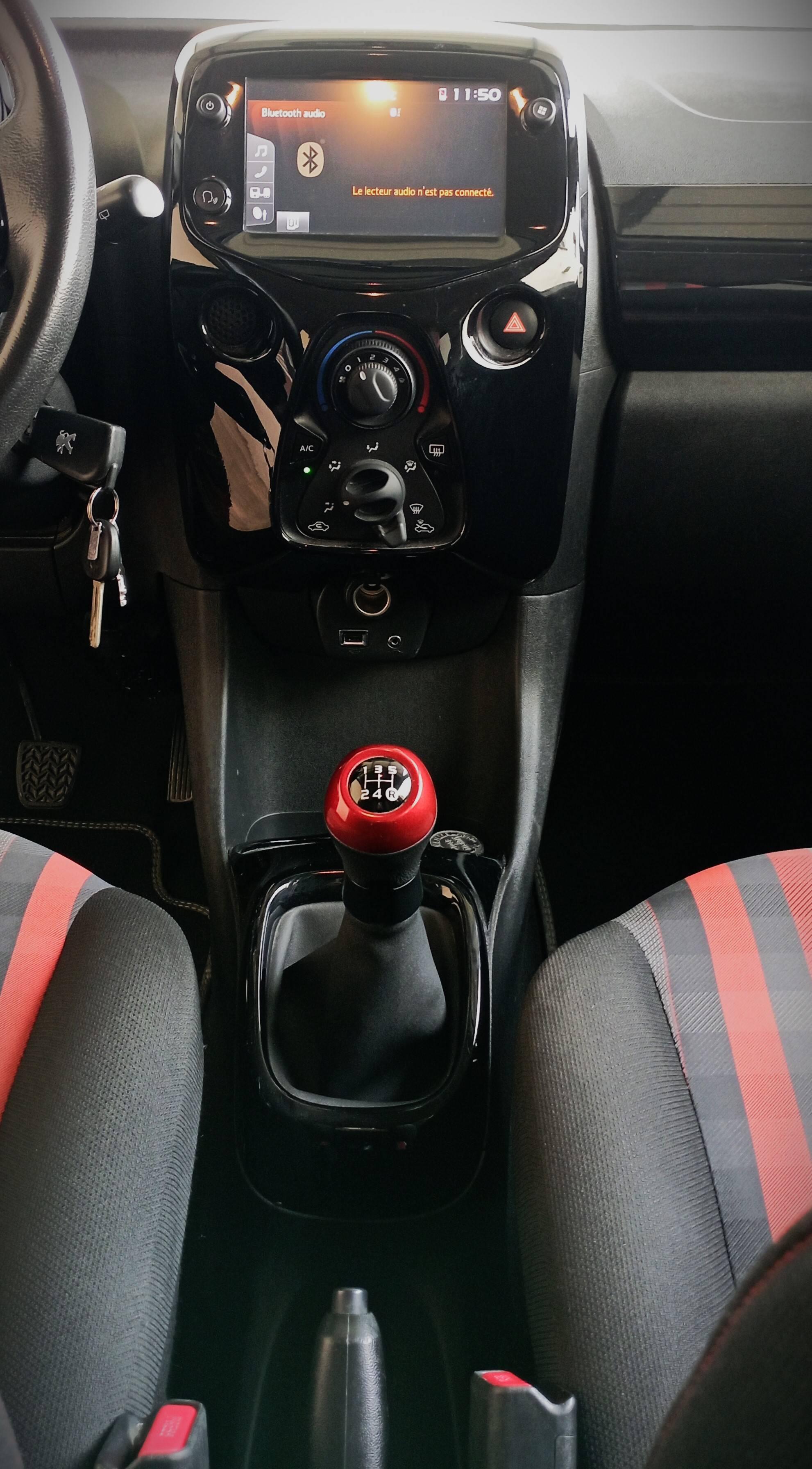 PEUGEOT 108