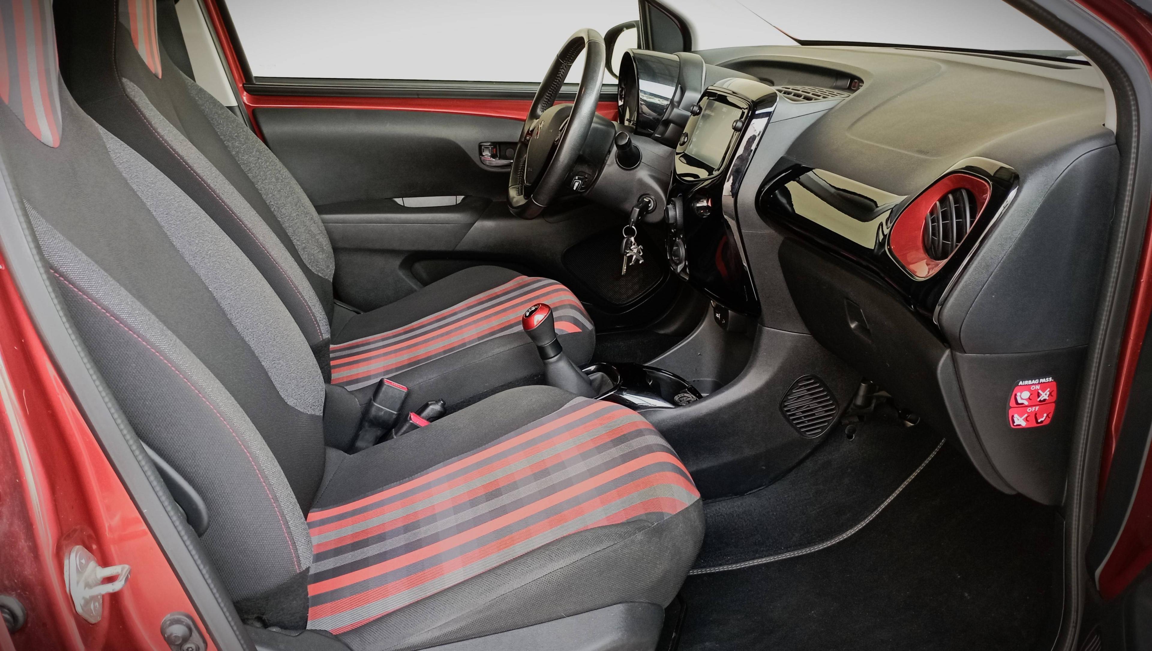 PEUGEOT 108