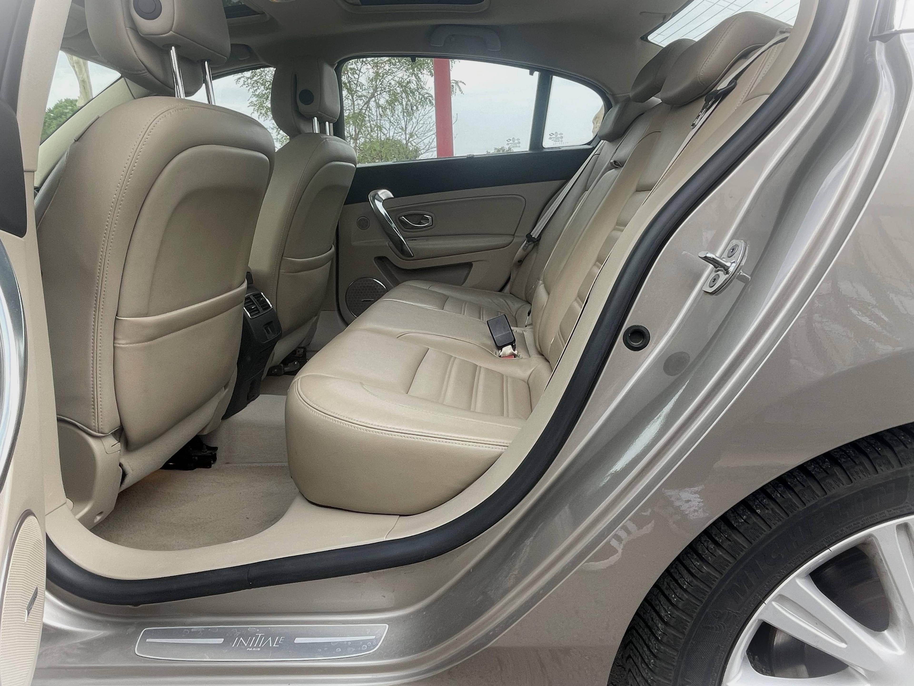 RENAULT RENAULT LATITUDE