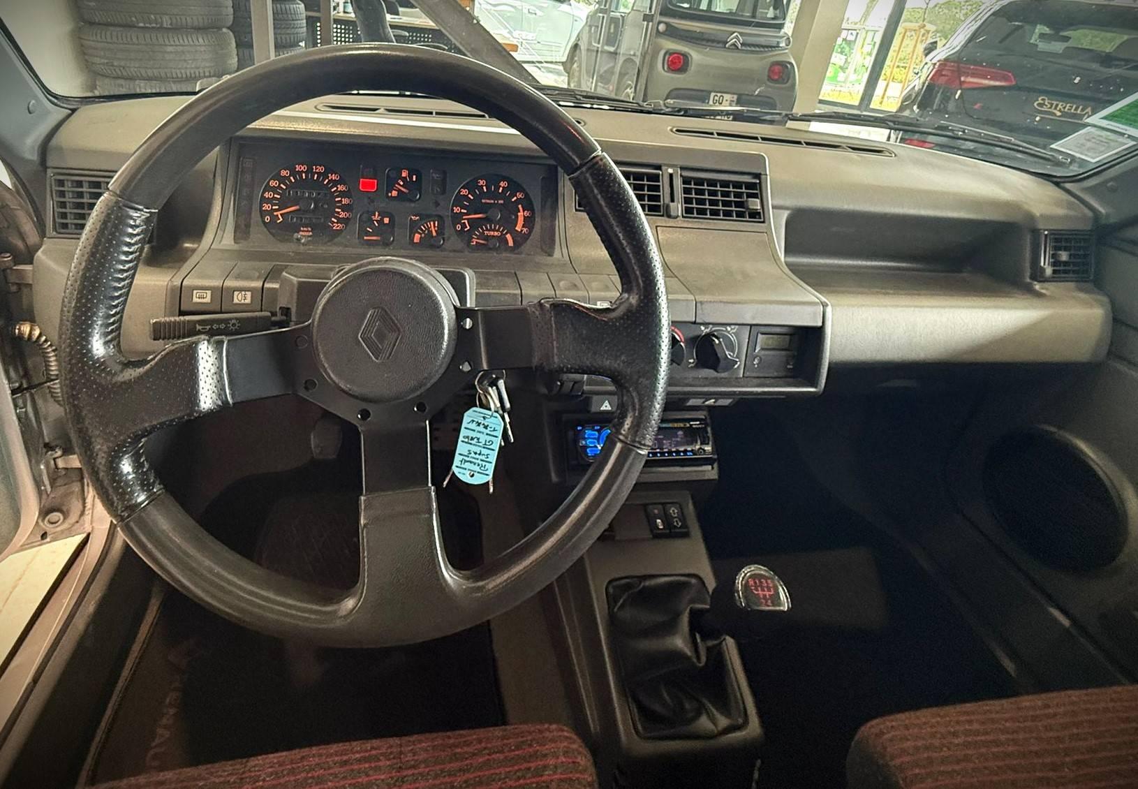 RENAULT RENAULT R5