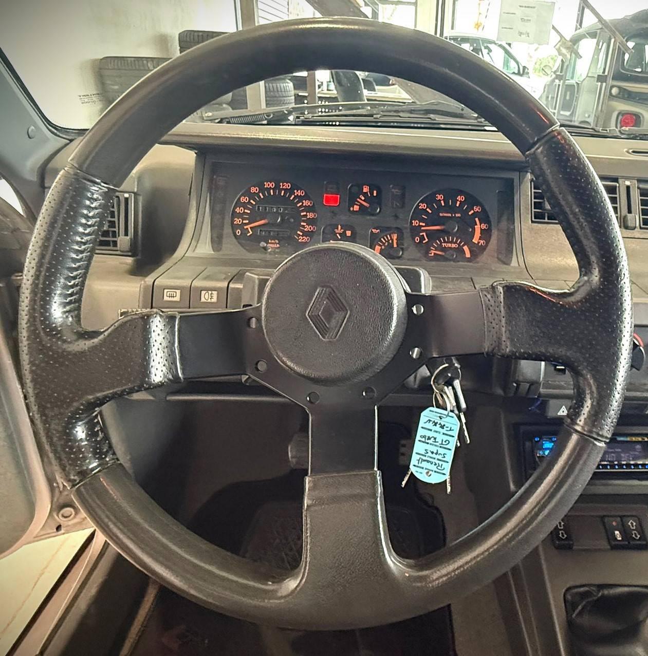 RENAULT RENAULT R5