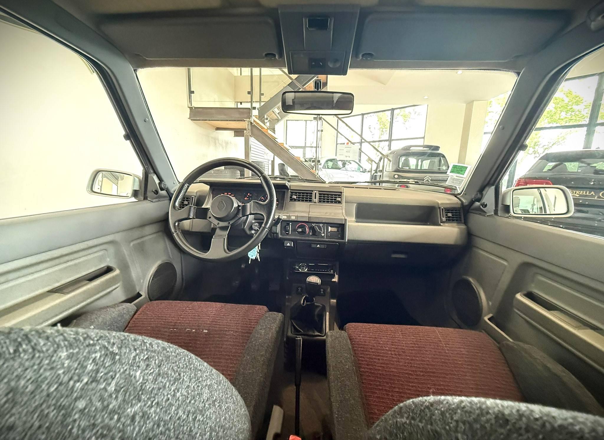 RENAULT RENAULT R5
