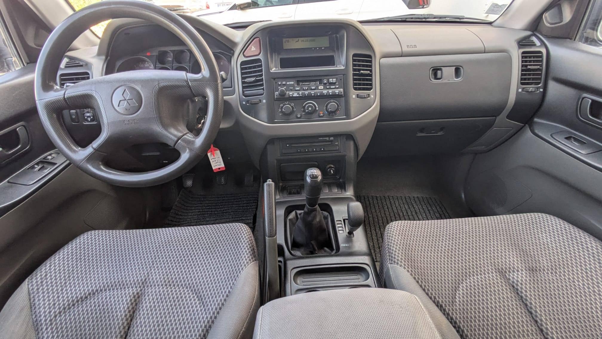 MITSUBISHI PAJERO