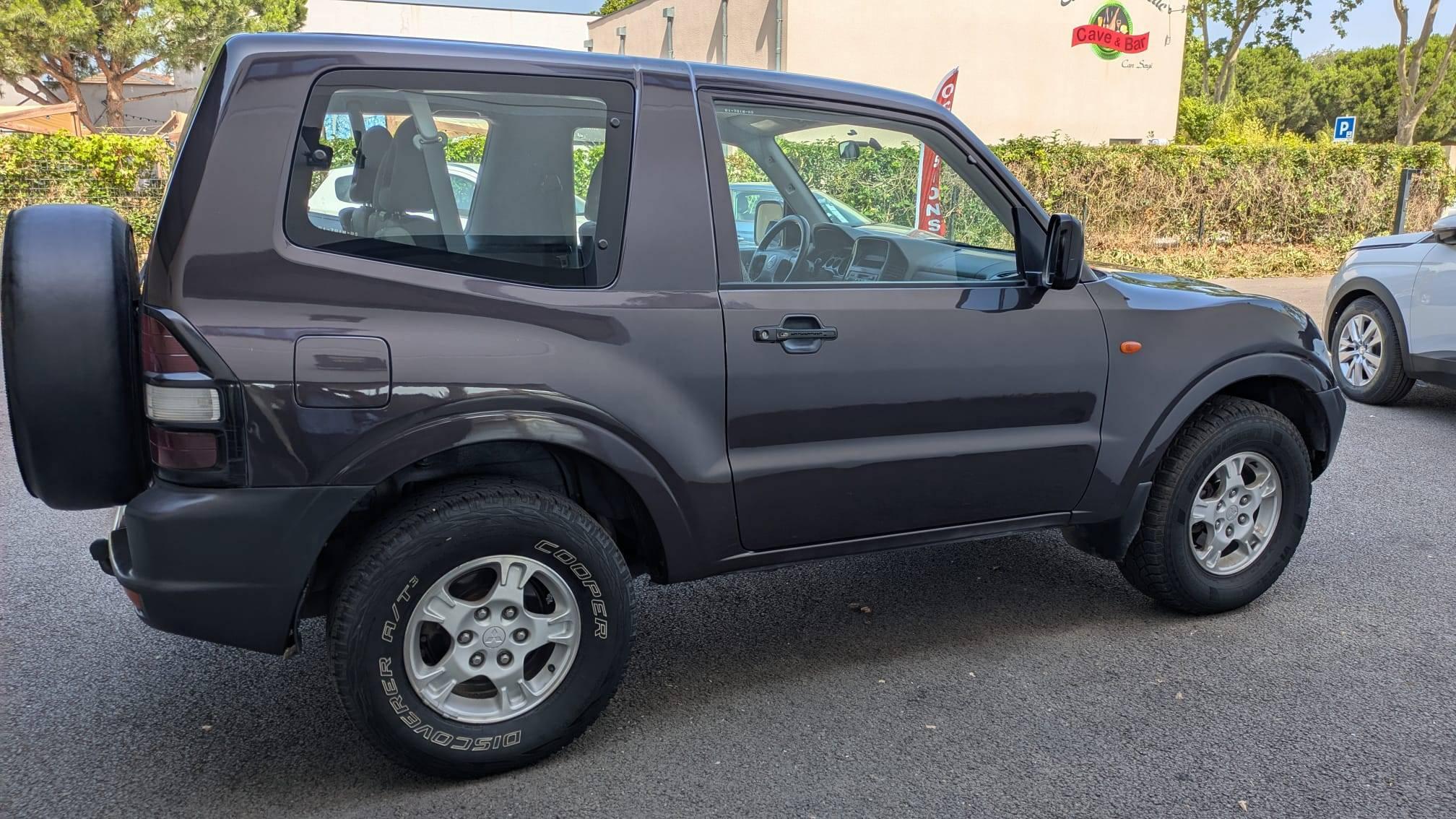 MITSUBISHI PAJERO