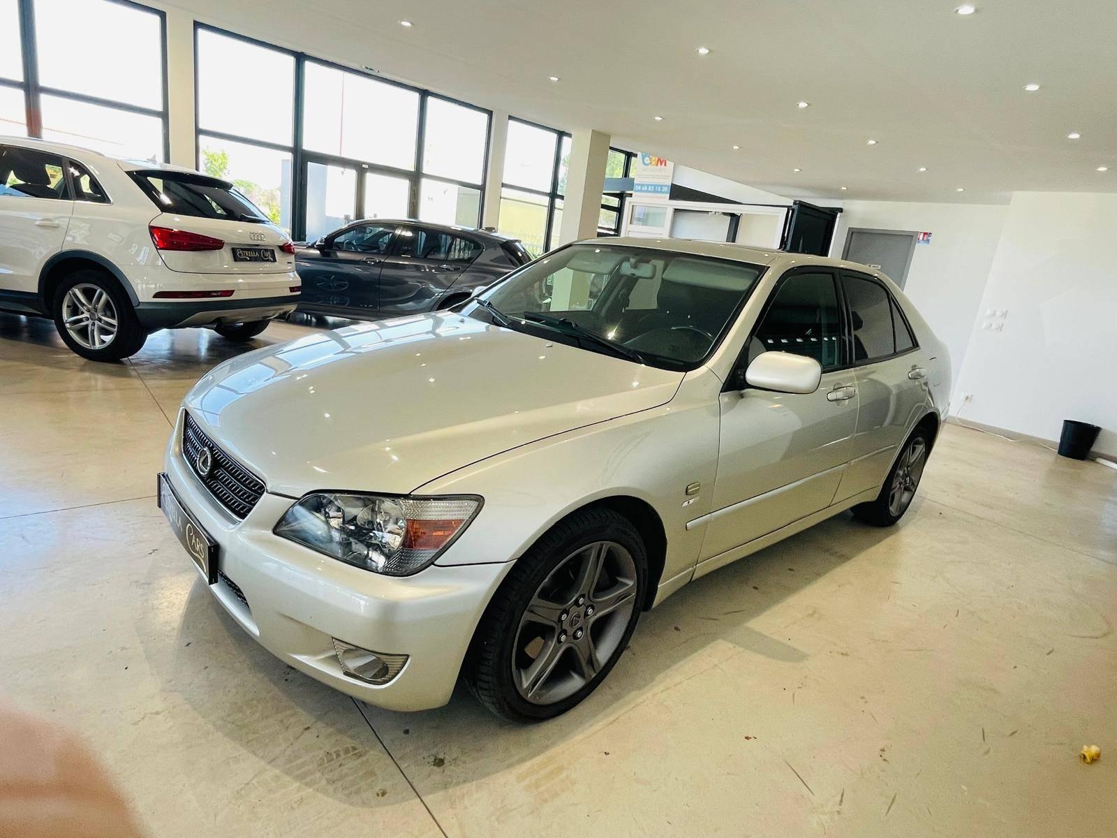 LEXUS IS