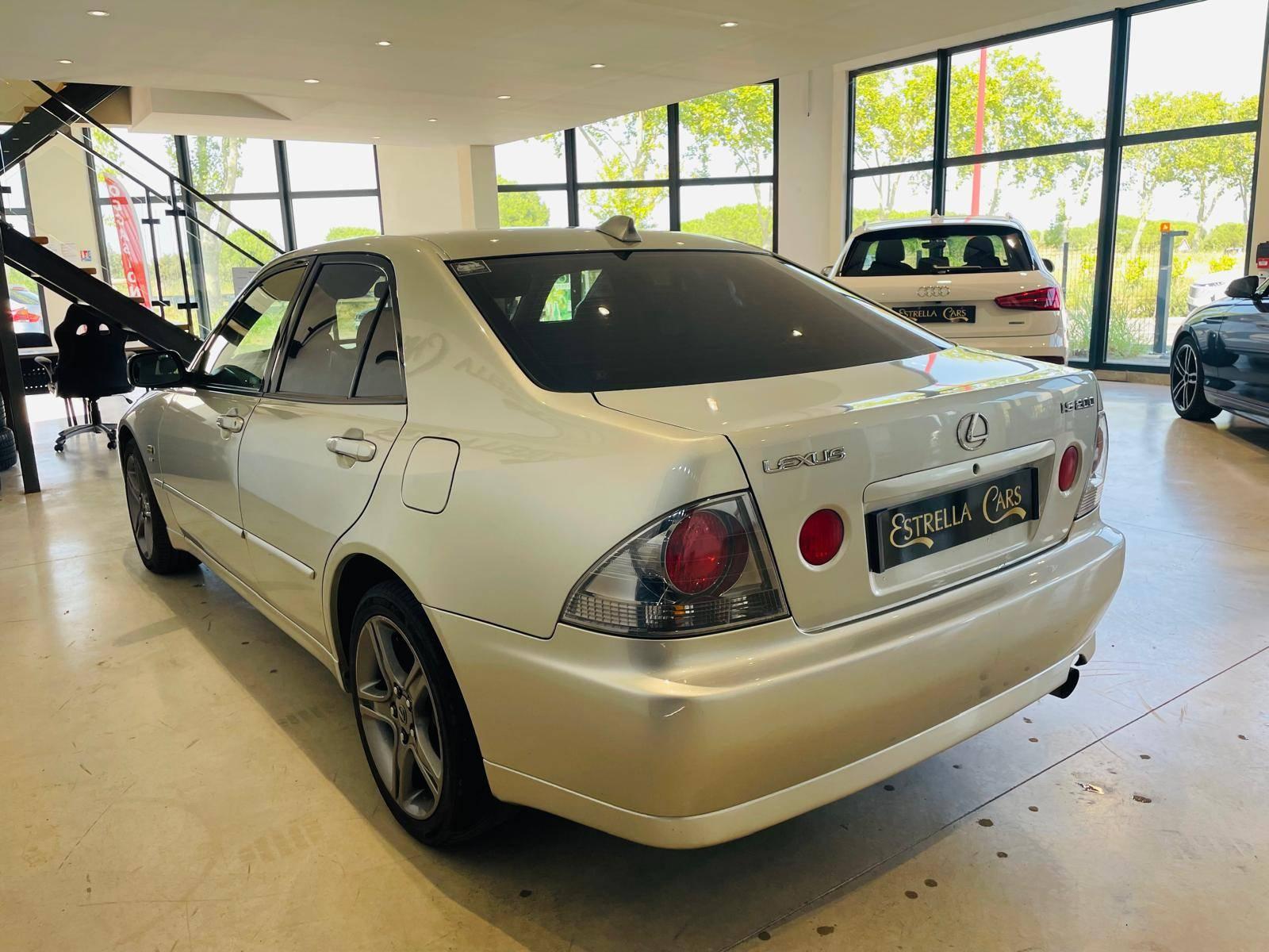 LEXUS IS