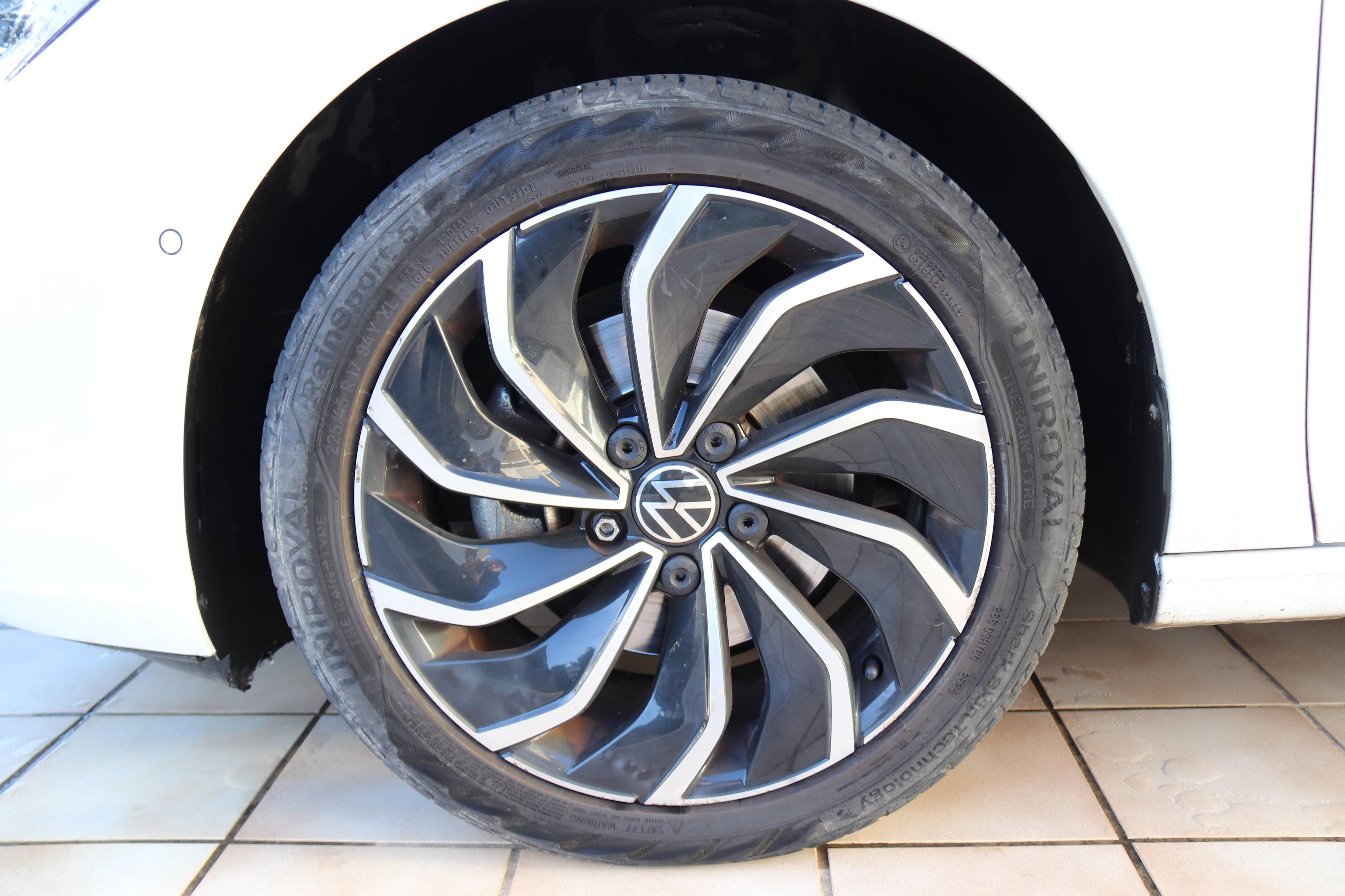 VOLKSWAGEN GOLF VIII