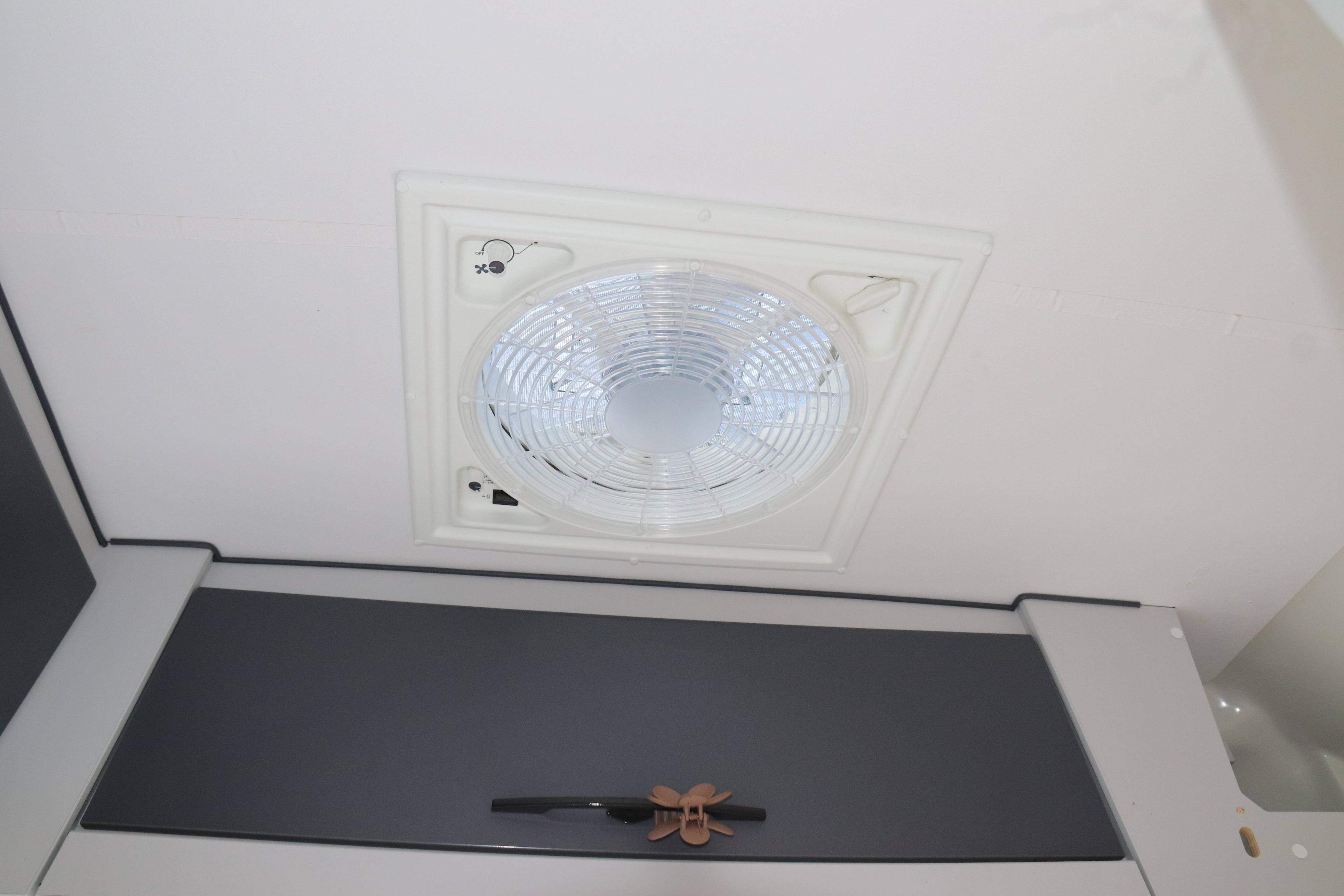 FIAT   DUCATO 2.2L 140CH 4 PL 3 COUCHAG